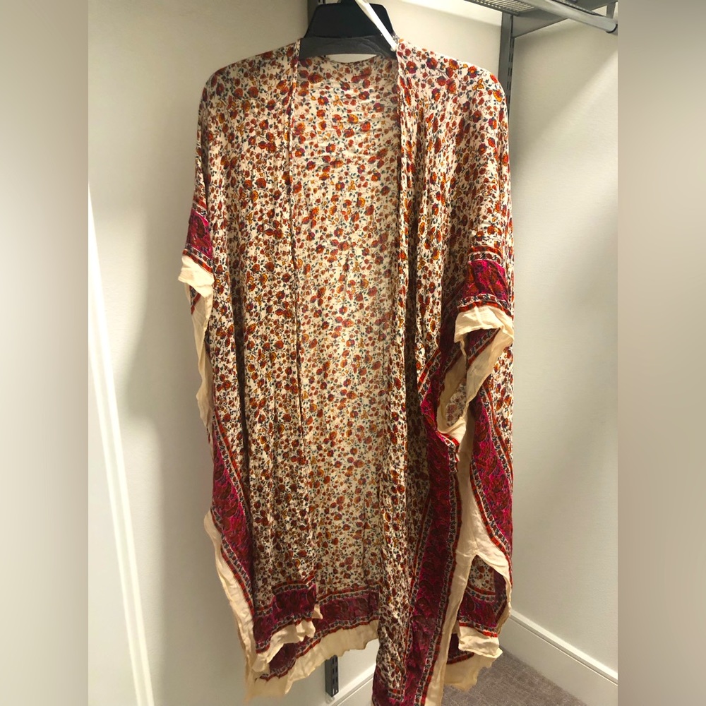 American Eagle NWOT floral kimono